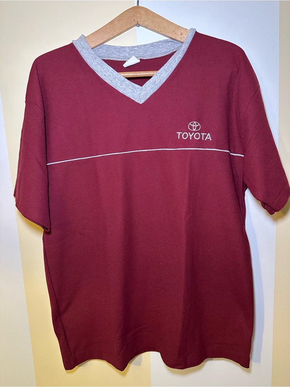 Vintage Toyota Motor Company V-Neck Shirt Mens XL Maroon Red Automotive Promo